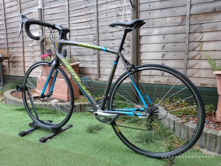 SPECIALIZED Allez Elite Road Bike. Carbon fork. Large. 9kg. Like New.