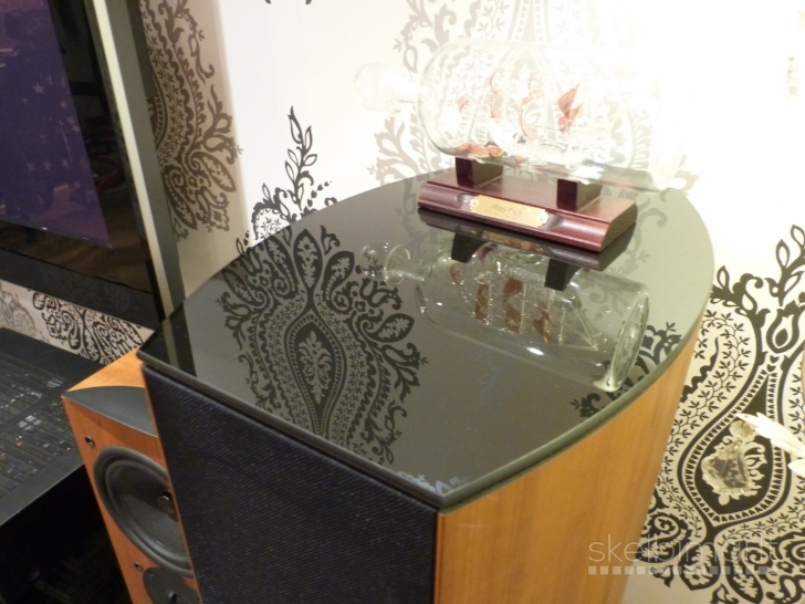 JAMO D590 Floor Standing Speakers. Made in Denmark.