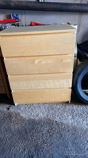 Šviesios medinės spintelės