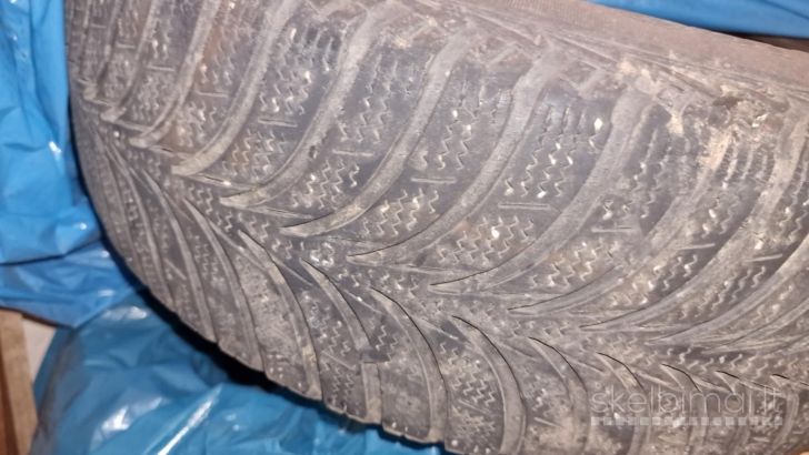 Parduodamos naudotos žieminės padangos Goodyear UltraGrip 7+.