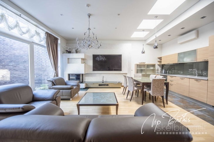 ĮRENGTAS BLOKUOTAS NAMAS FREDOJE, SAULĖGRĄŽŲ G.