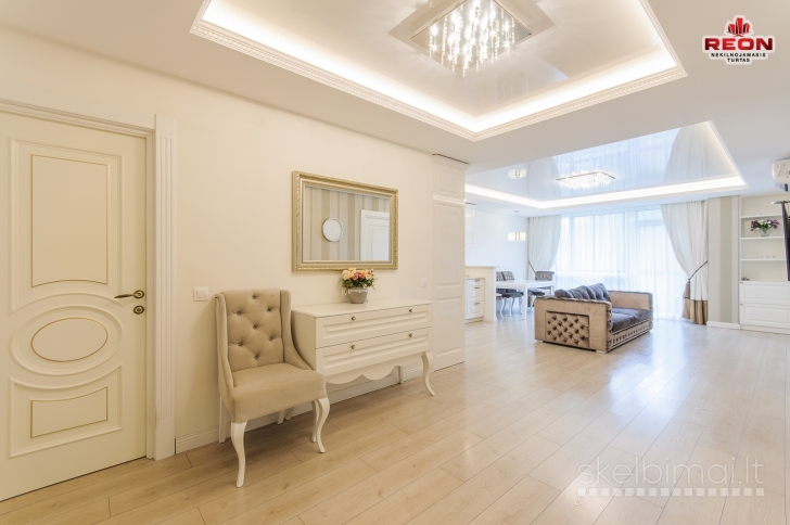 ERDVUS, JAUKUS IR KOKYBIŠKAI ĮRENGTAS KETURIŲ KAMBARIŲ BUTAS.