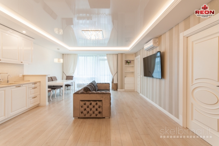 ERDVUS, JAUKUS IR KOKYBIŠKAI ĮRENGTAS KETURIŲ KAMBARIŲ BUTAS.