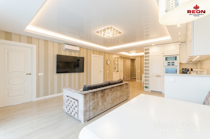 ERDVUS, JAUKUS IR KOKYBIŠKAI ĮRENGTAS KETURIŲ KAMBARIŲ BUTAS.