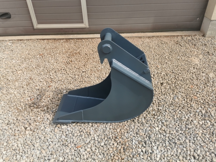 Kaušai ekskavatoriams, mini ekskavatoriams, greitosios jungtys.