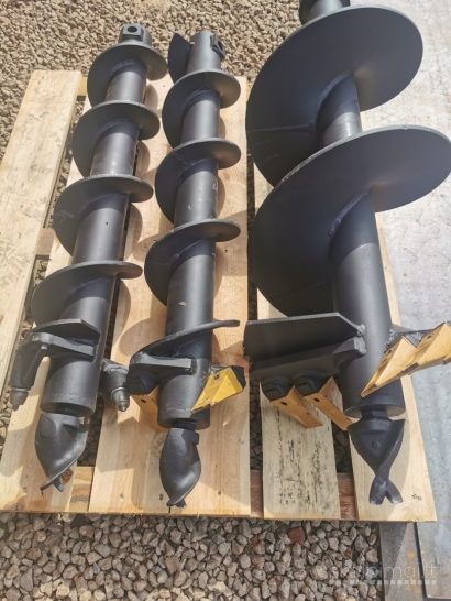 Hidrauliniai grąžtai, prailgintuvai, įvairūs adapteriai.