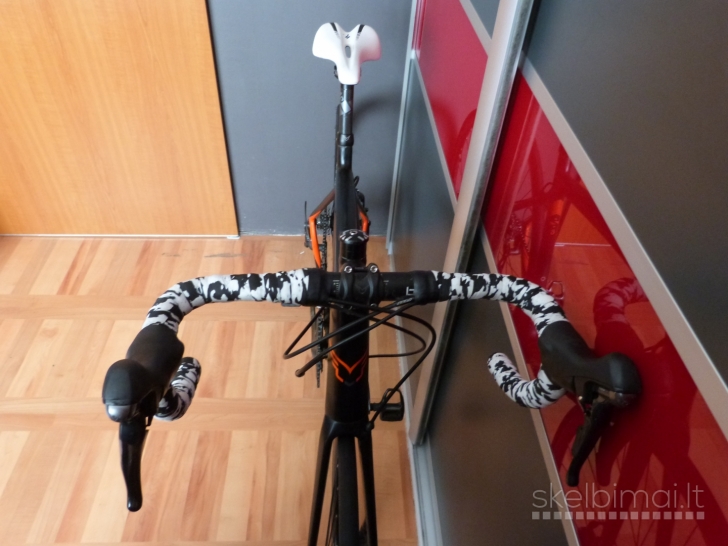 FELT Z6 Disc Carbon Road Bike. 700C wheels. 56cm. Large frame. Disc Brakes.