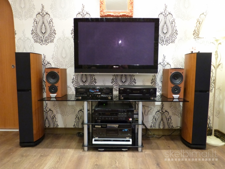 JAMO D590 Floor Standing Speakers. Made in Denmark.