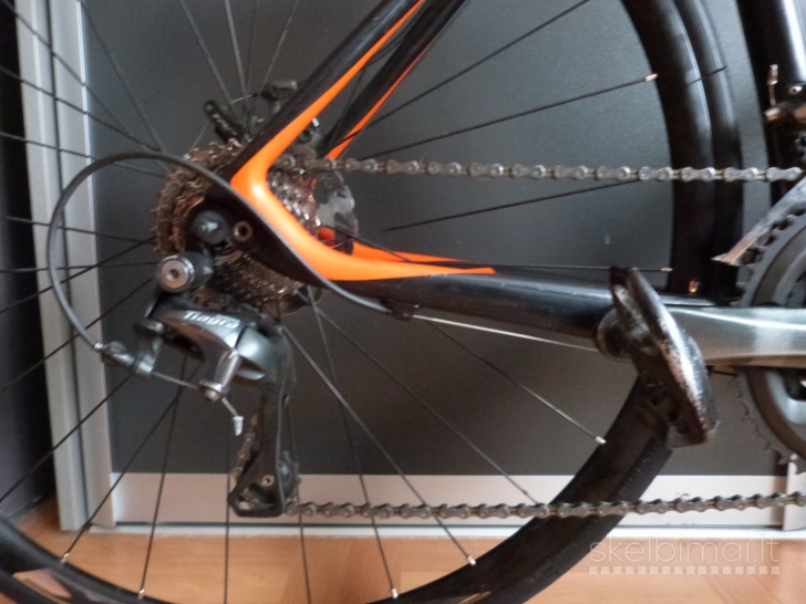 FELT Z6 Disc Carbon Road Bike. 700C wheels. 56cm. Large frame. Disc Brakes.