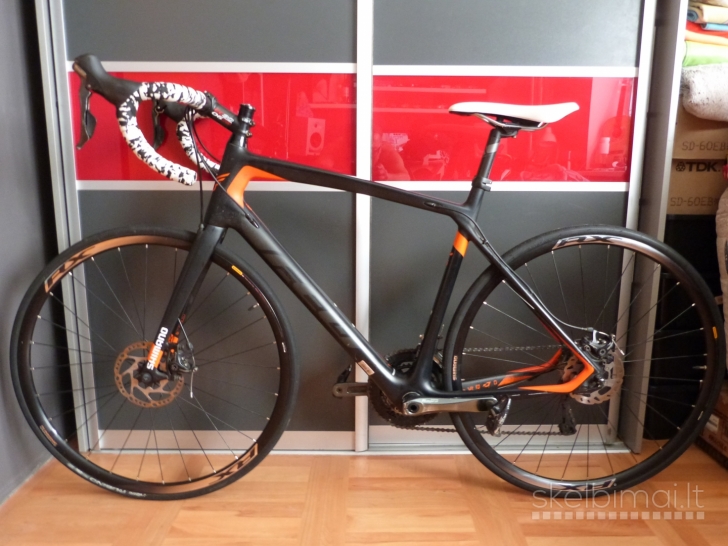 FELT Z6 Disc Carbon Road Bike. 700C wheels. 56cm. Large frame. Disc Brakes.