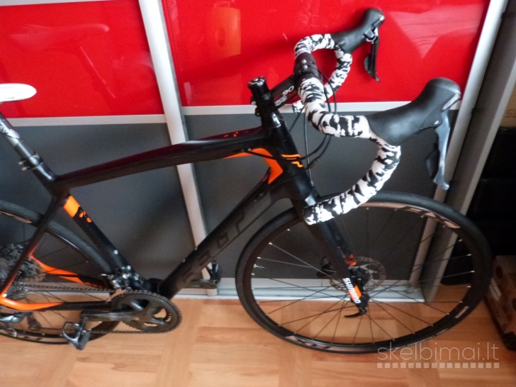 FELT Z6 Disc Carbon Road Bike. 700C wheels. 56cm. Large frame. Disc Brakes.