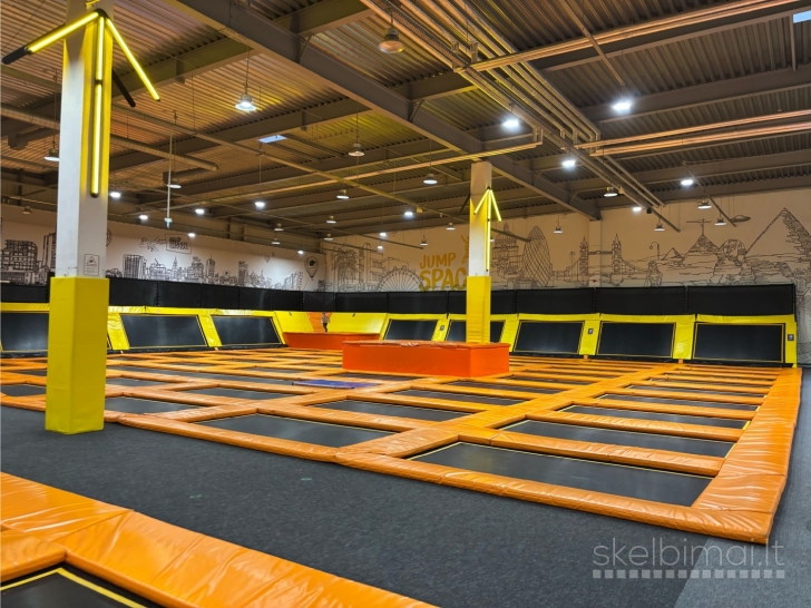 Parduodama batutų parko įranga – 1100 m² pilnas komplektas