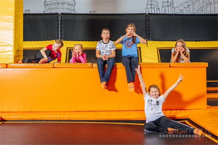 Parduodama batutų parko įranga – 1100 m² pilnas komplektas