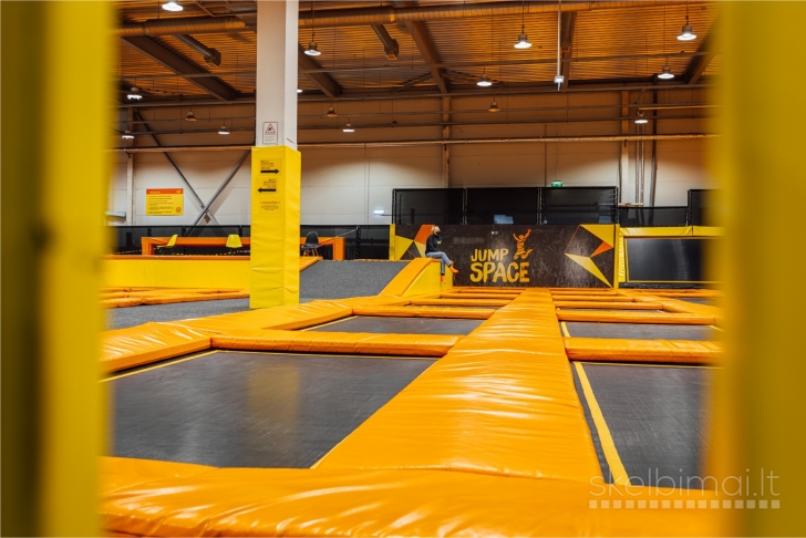 Parduodama batutų parko įranga – 1100 m² pilnas komplektas