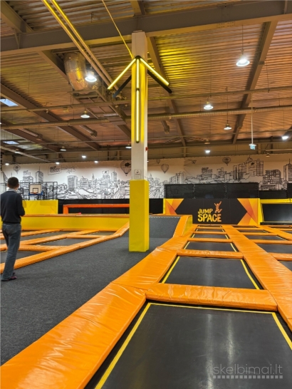 Parduodama batutų parko įranga – 1100 m² pilnas komplektas