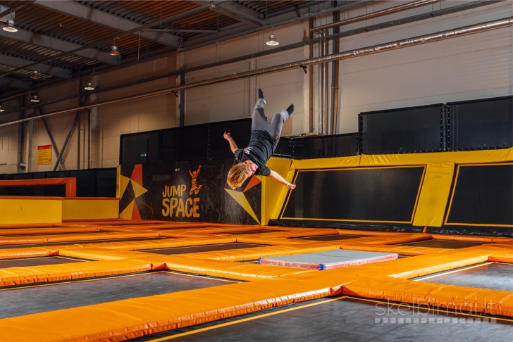 Parduodama batutų parko įranga – 1100 m² pilnas komplektas