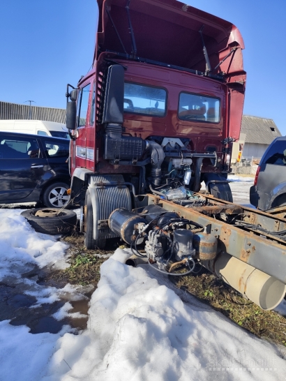 VOLVO FL220 ir MAN TGL8.180 dalimis
