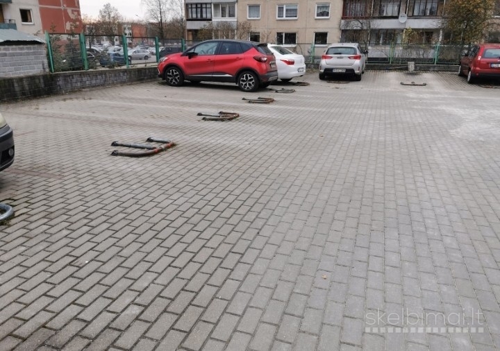 išnuomojama Karoliniškėse dviguba antžeminė parkavimo vieta 