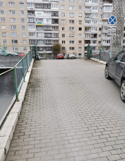 išnuomojama Karoliniškėse dviguba antžeminė parkavimo vieta 