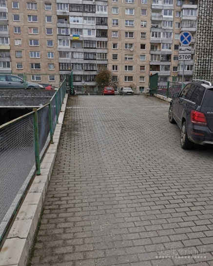 išnuomojama Karoliniškėse dviguba antžeminė parkavimo vieta 