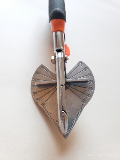 Fasadinių profilių žirklės su reguliuojamais laipsniais