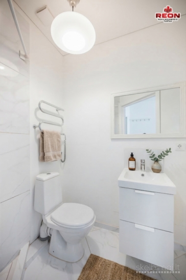 NUOMOJAMAS ŠILTAS, JAUKUS 2 KAMBARIŲ BUTAS 