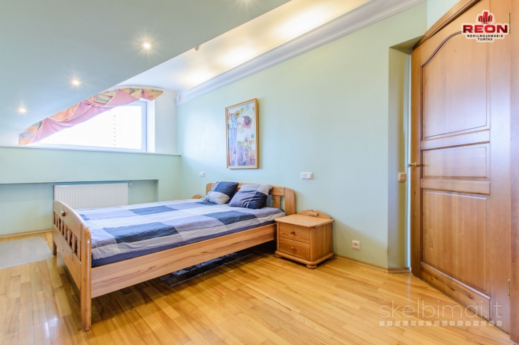 ERDVUS KETURIŲ KAMBARIŲ „NAMAS NAME“, VILNIAUS MIESTO CENTRE!