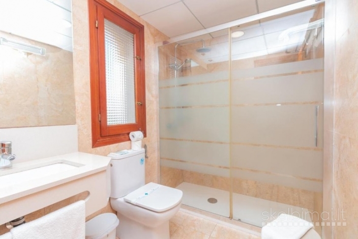 Studija pirmoje jūros linijoje Calpeje,Ispanija