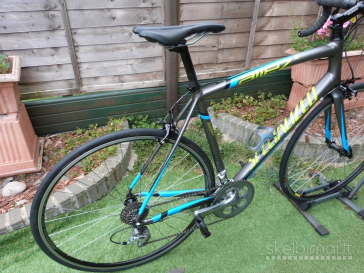 SPECIALIZED Allez Elite Road Bike. Carbon fork. Large. 9kg. Like New.