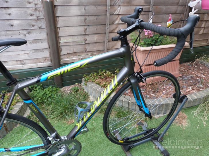 SPECIALIZED Allez Elite Road Bike. Carbon fork. Large. 9kg. Like New.