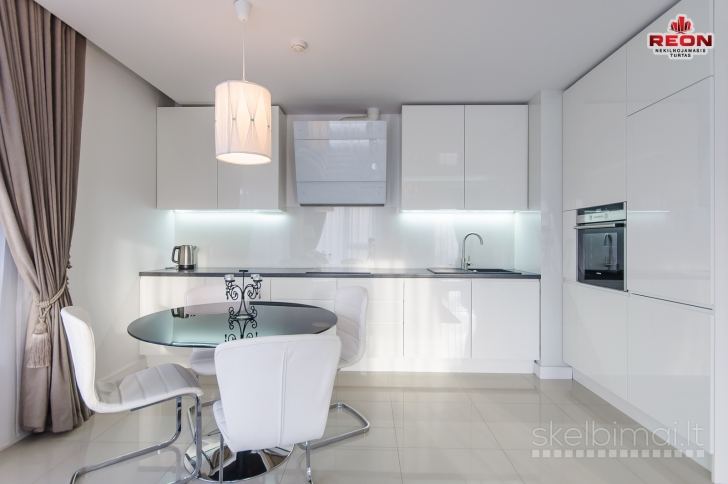  TRIJŲ KAMBARIŲ BUTAS "EGLIŲ TERASOSE" SU VIETA POŽEMINĖJE AIKŠTELĖJE! U