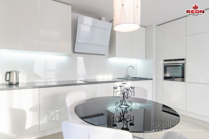  TRIJŲ KAMBARIŲ BUTAS "EGLIŲ TERASOSE" SU VIETA POŽEMINĖJE AIKŠTELĖJE! U