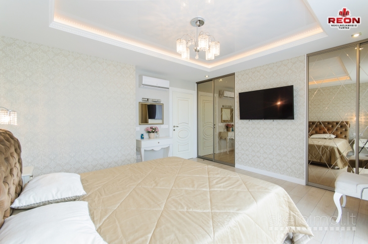 ERDVUS, JAUKUS IR KOKYBIŠKAI ĮRENGTAS KETURIŲ KAMBARIŲ BUTAS.