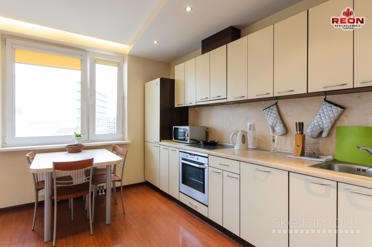 ŠVIESUS 2K BUTAS NAUJOS STATYBOS NAME SU PARKAVIMO VIETA!