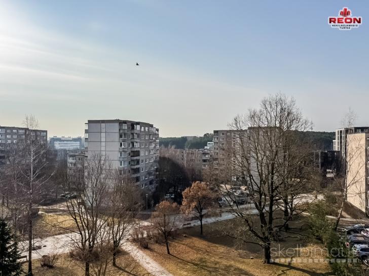 PARDUODAMAS 3 KAMBARIŲ BUTAS APSUPTAS MOKYMO, VALSTYBINIŲ ĮSTAIGŲ IR PARDUOT