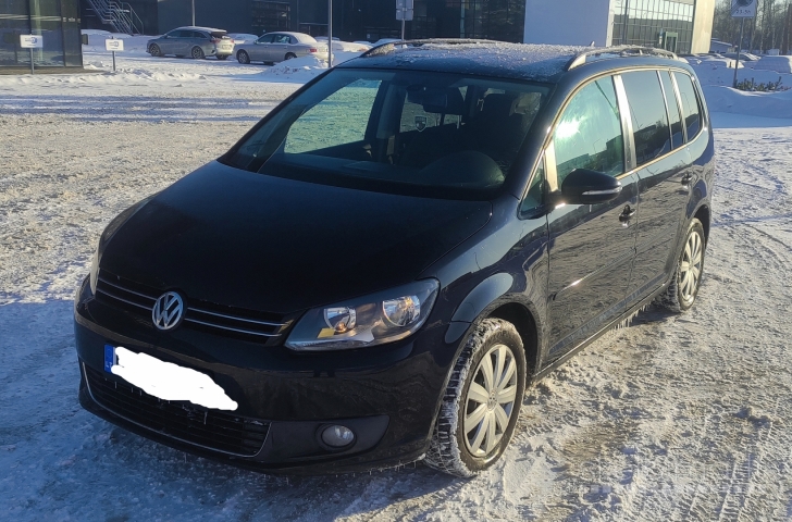 Parduodamas VW Touran turintis defektą (variklio)