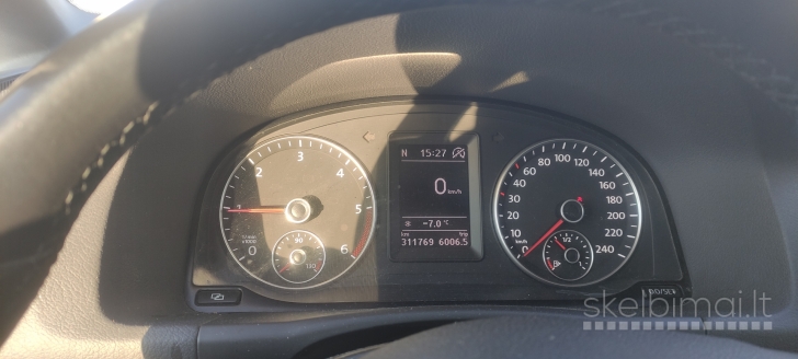 Parduodamas VW Touran turintis defektą (variklio)