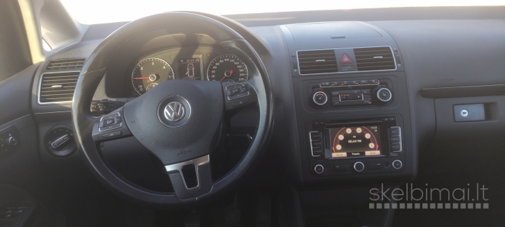 Parduodamas VW Touran turintis defektą (variklio)