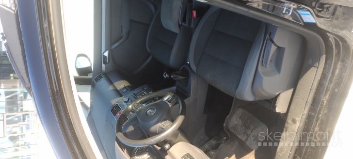 Parduodamas VW Touran turintis defektą (variklio)