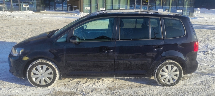 Parduodamas VW Touran turintis defektą (variklio)