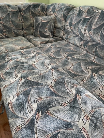 Minkštas kampas su miegama dalimi, funkcija ir patalynės dėže, daiktadėže