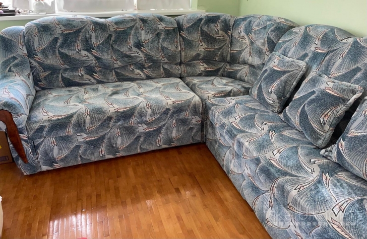 Minkštas kampas su miegama dalimi, funkcija ir patalynės dėže, daiktadėže