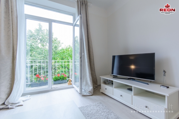 2 KAMBARIŲ BUTAS SENAMIESTYJE!