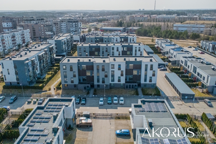 Akorus.lt - tvarkingas butas tylioje miesto dalyje su parkavimo vieta