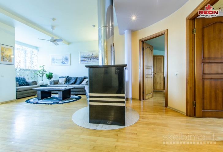 ERDVUS KETURIŲ KAMBARIŲ „NAMAS NAME“, VILNIAUS MIESTO CENTRE!