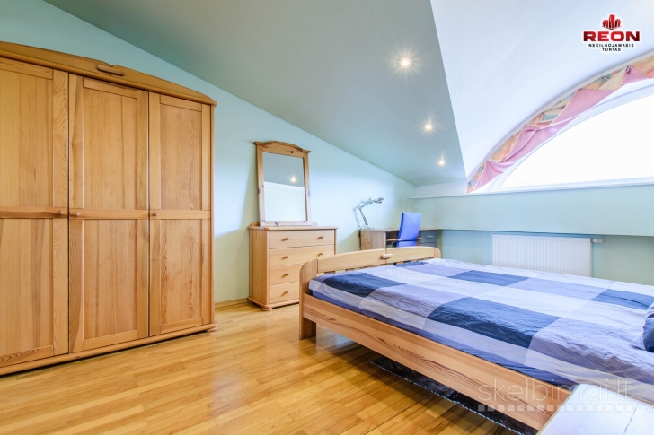 ERDVUS KETURIŲ KAMBARIŲ „NAMAS NAME“, VILNIAUS MIESTO CENTRE!