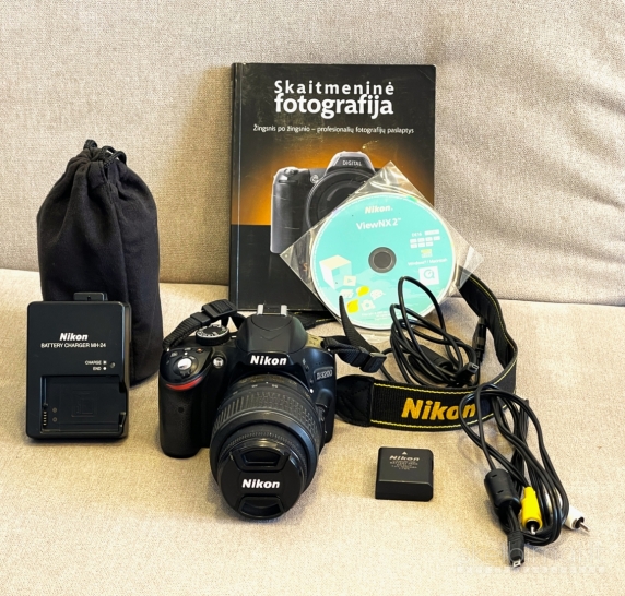 Nikon D3200 fotoaparatas su priedais