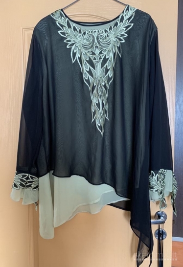 Nauja puošni siuvinėta palaidinė.