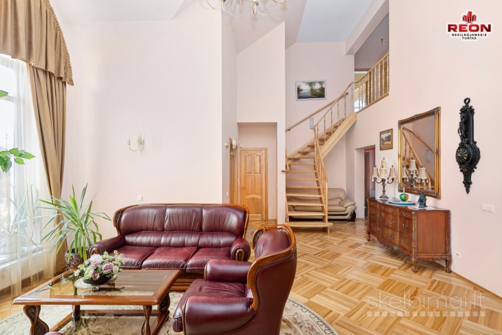 LABAI KOKYBIŠKAS VIENO AUKŠTO NAMAS SU MANSARDA, RŪSIU, DIDELIAME SKLYPE, ITI