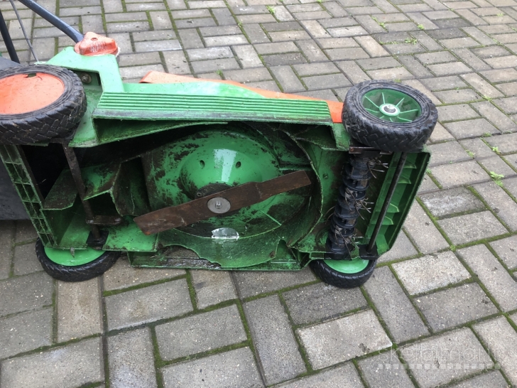 žoliapjovė su ajeratoriumi